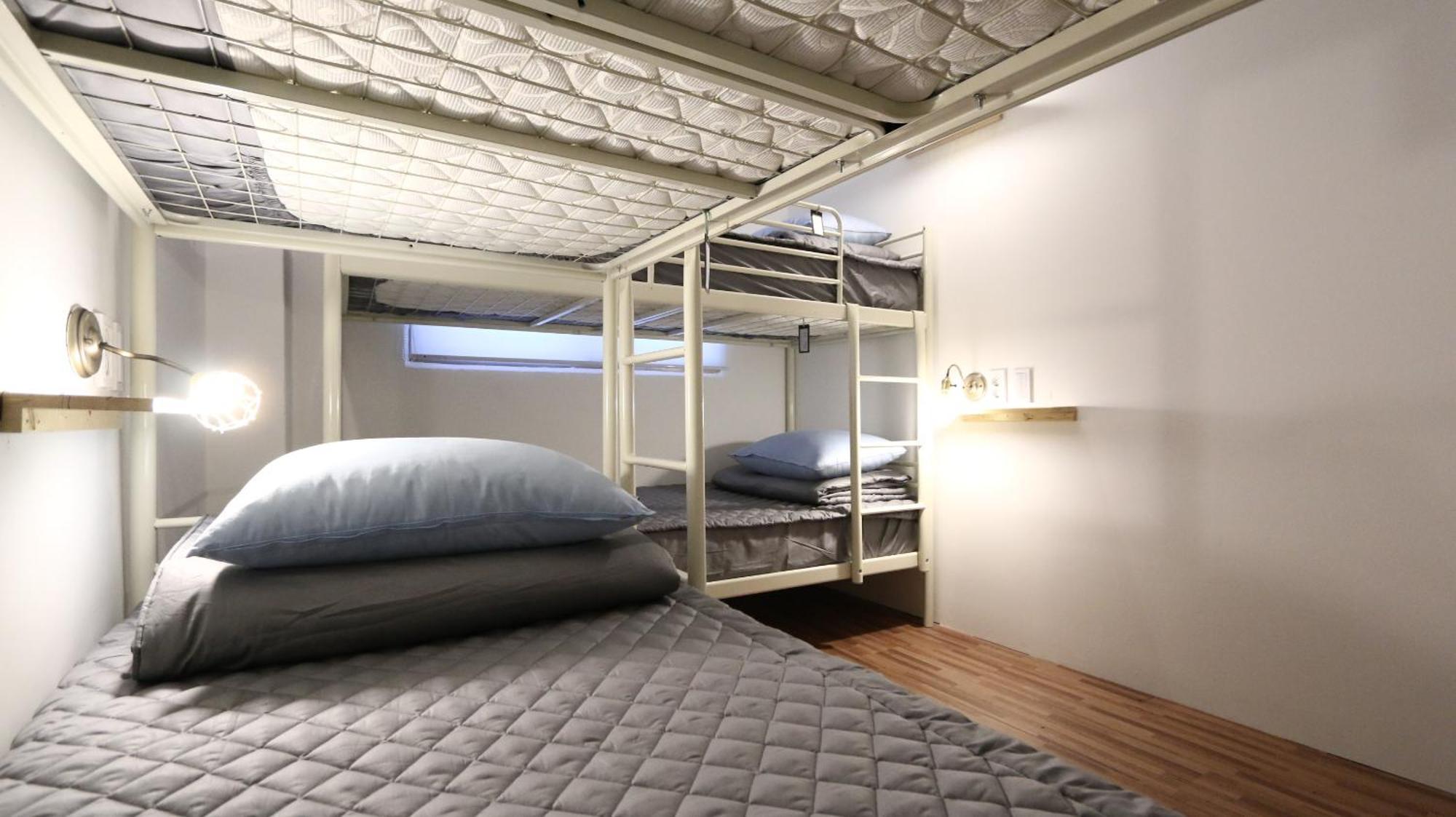 Blue Boat Hostel Myeongdong Seoul Bagian luar foto