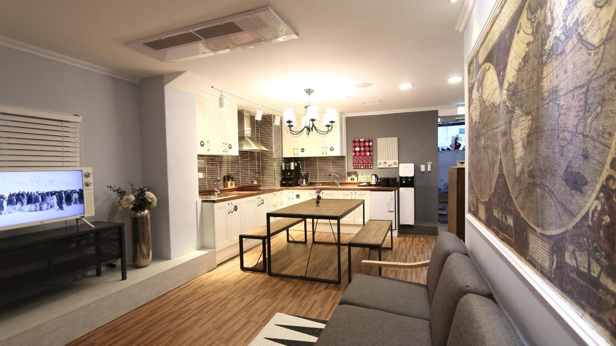 Blue Boat Hostel Myeongdong Seoul Bagian luar foto