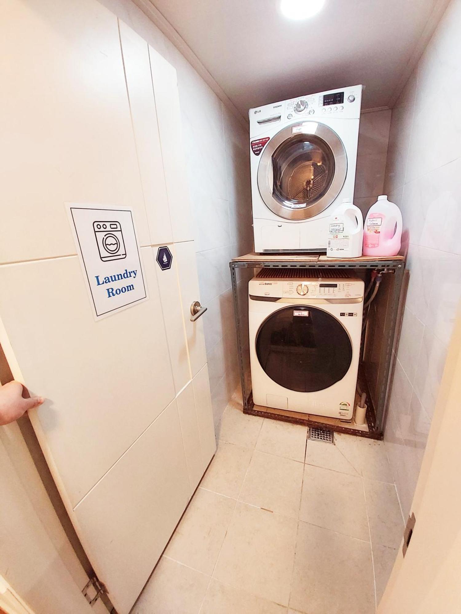 Blue Boat Hostel Myeongdong Seoul Bagian luar foto