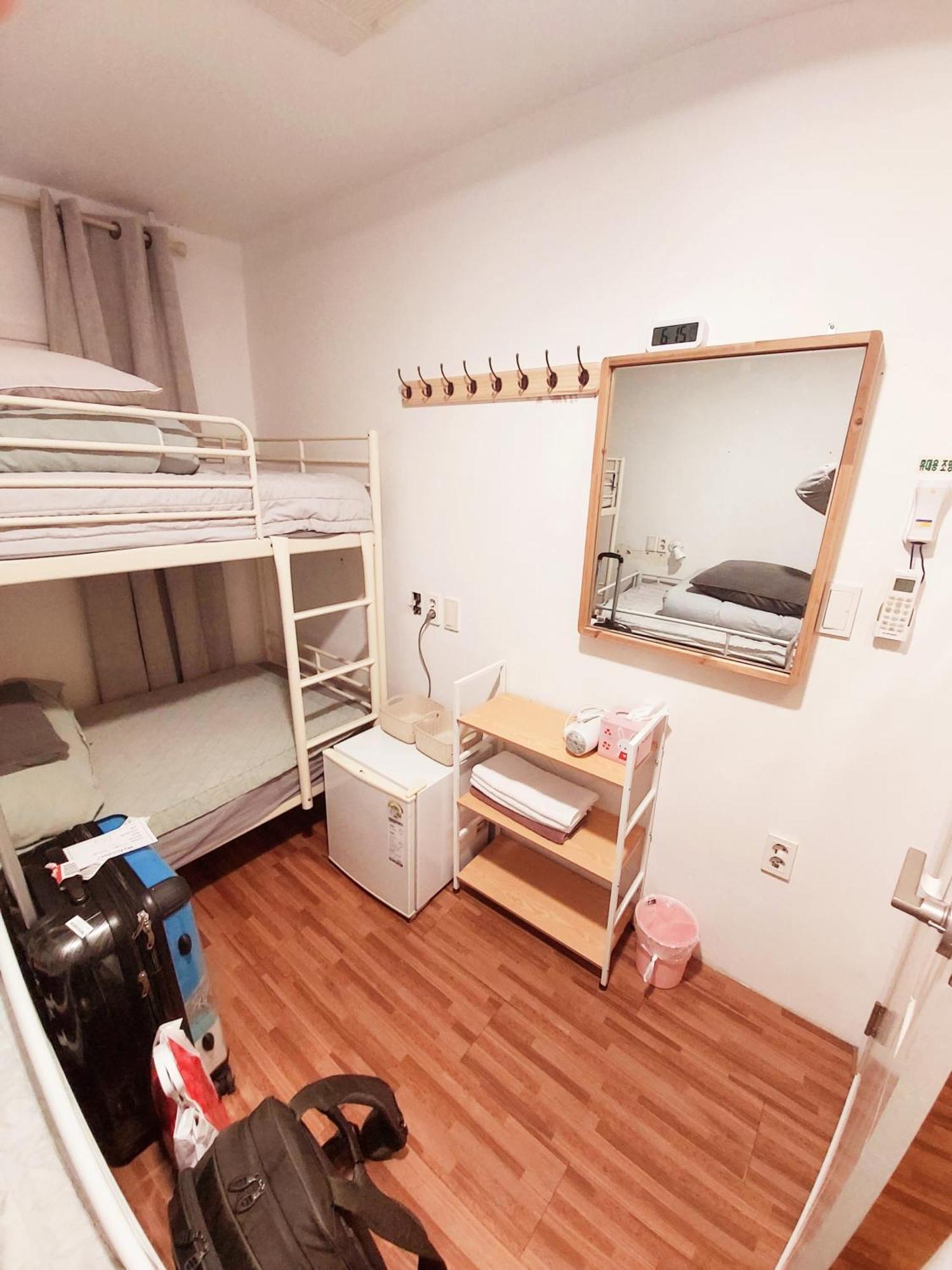 Blue Boat Hostel Myeongdong Seoul Bagian luar foto