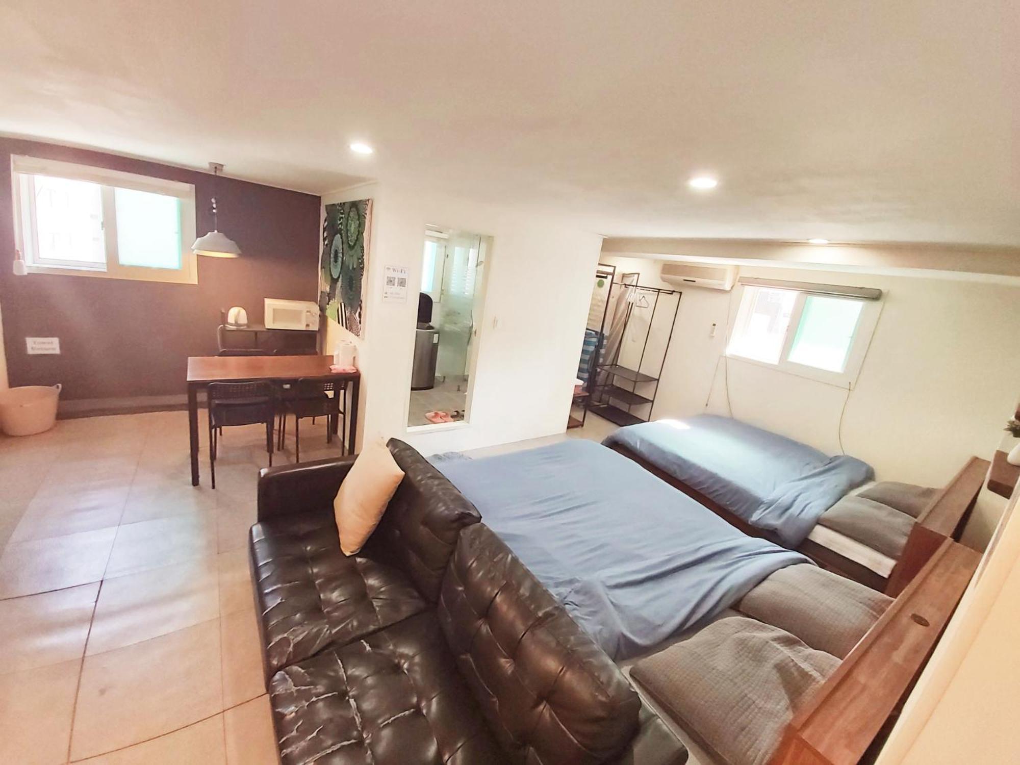Blue Boat Hostel Myeongdong Seoul Bagian luar foto