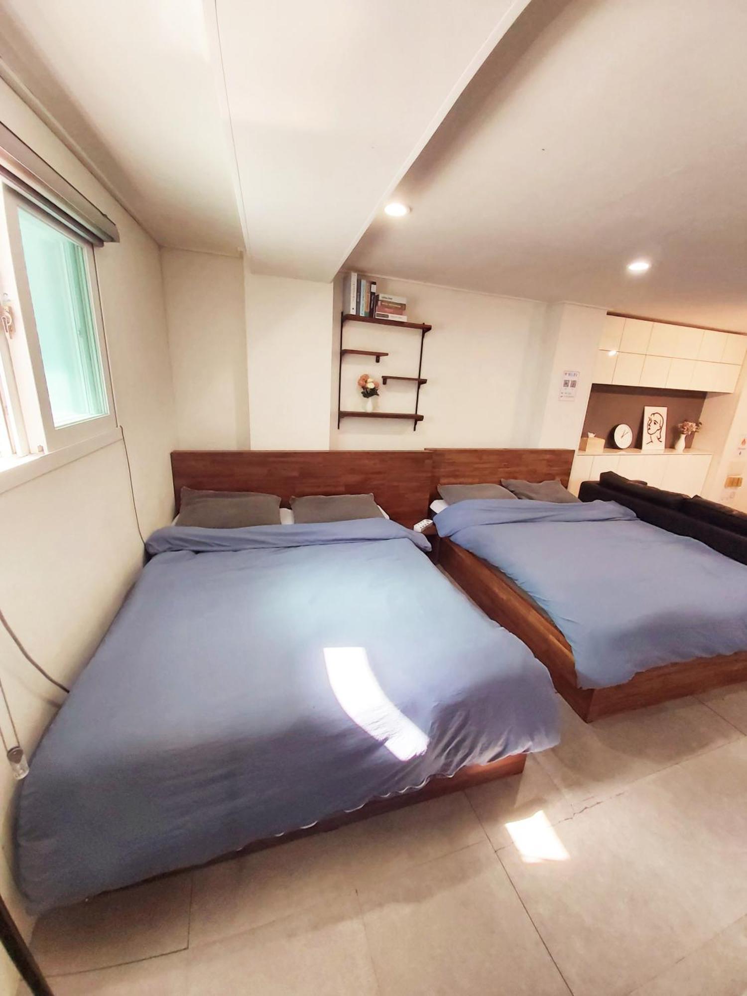 Blue Boat Hostel Myeongdong Seoul Bagian luar foto