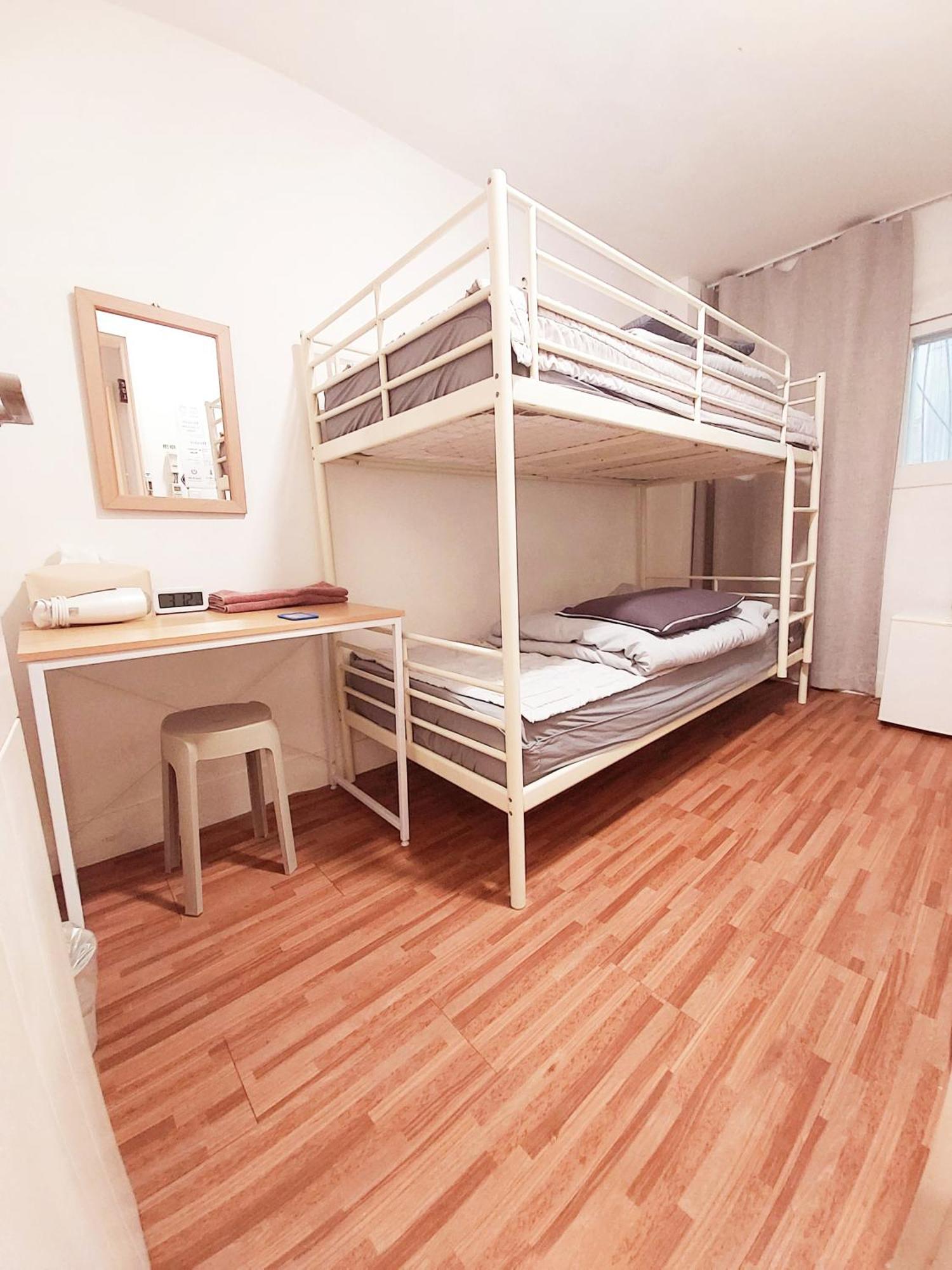 Blue Boat Hostel Myeongdong Seoul Bagian luar foto