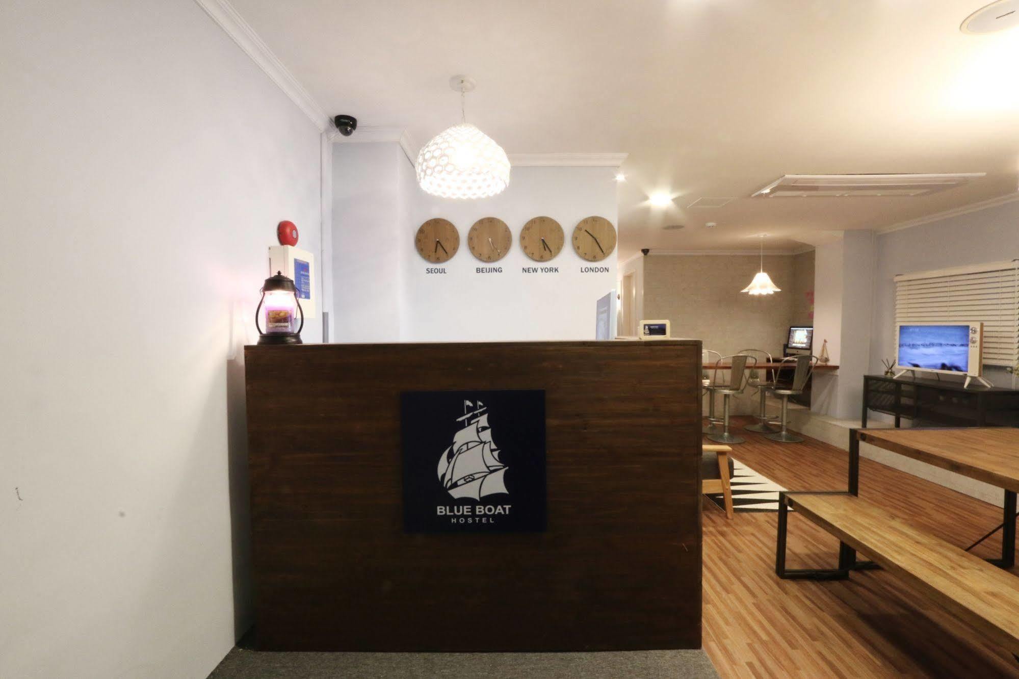 Blue Boat Hostel Myeongdong Seoul Bagian luar foto